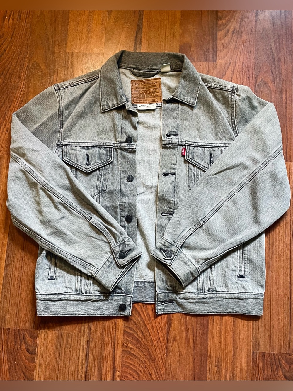 Levi's Washed Gray Women's Denim Trucker Jacket